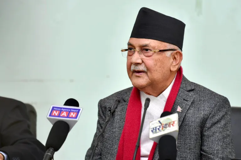 एमालेलाई कमजोर बनाउने खेल भयो : अध्यक्ष ओली