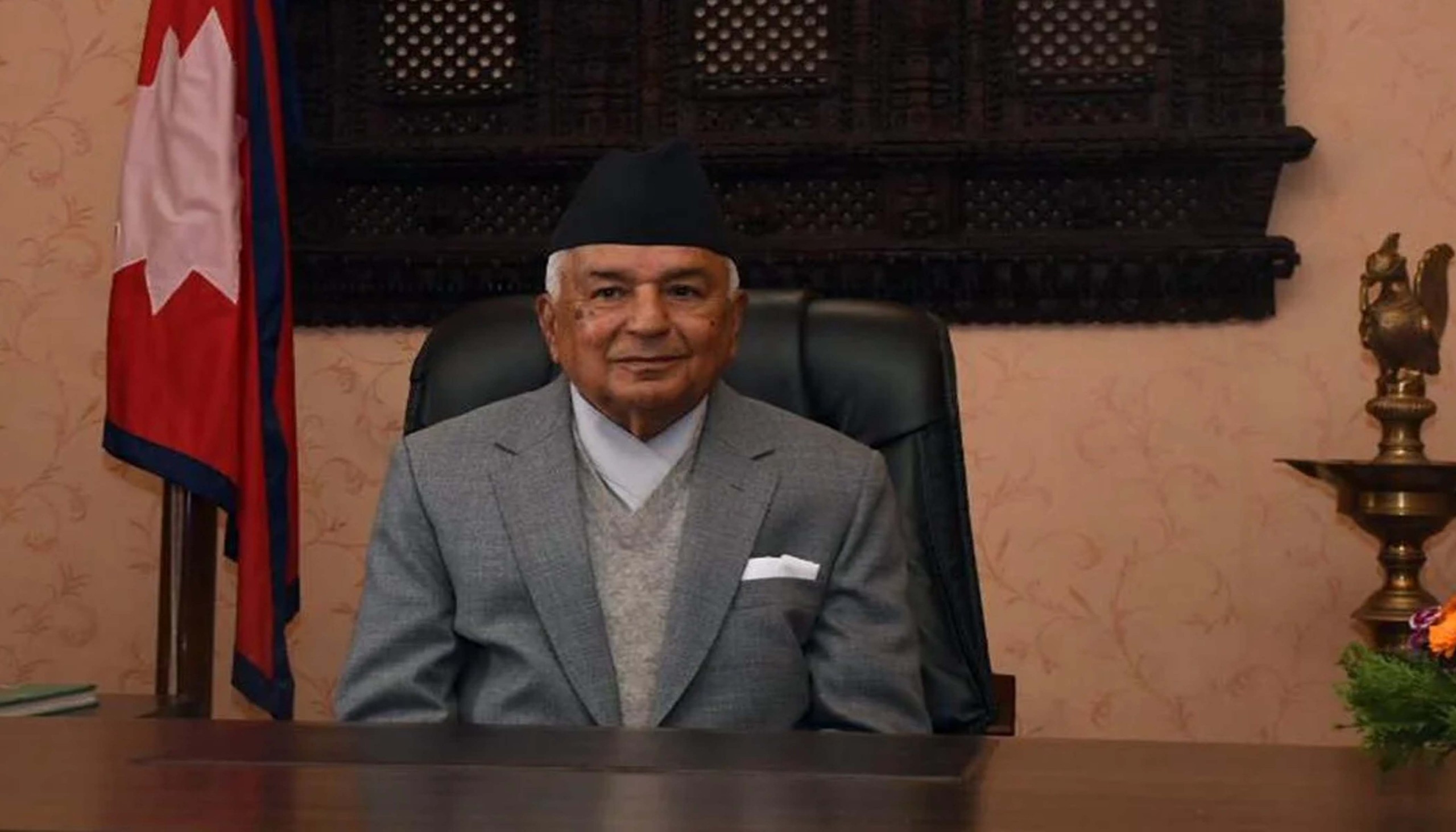 राष्ट्रपतिले दिउँसो ३:३० बजेदेखि सर्वसाधारणलाई दसैँको टीका लगाइदिने