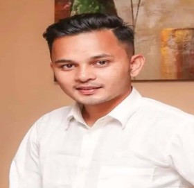 गठबन्धनलाई हराउँदै बिजय भएका थापाले बझाङ दिप क्याम्पसमा विद्यार्थीको शुल्क घटाए