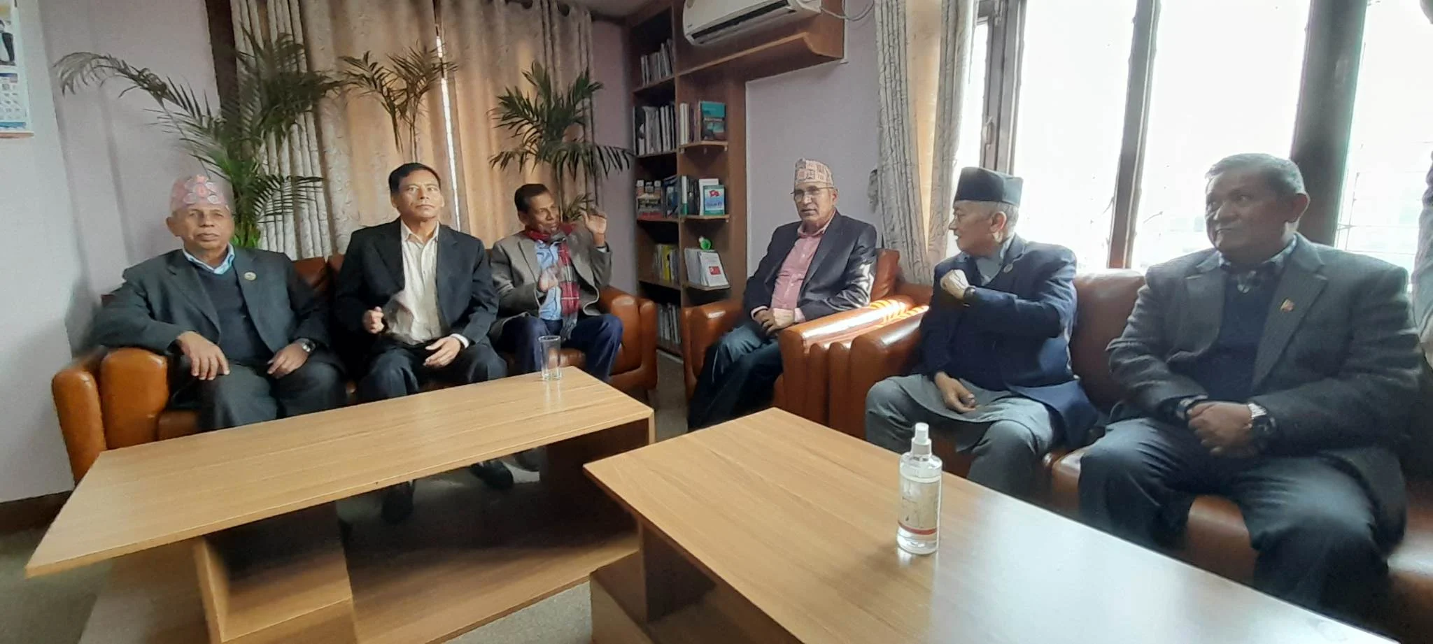 एमाले नेताहरुले माधव नेपालसँग मागे सुवास नेम्वाङलाई भोट