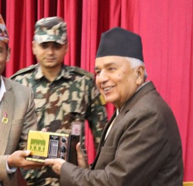सामुदायिक रेडियोले श्रमप्रति सम्मान र कामप्रति गर्व हुने सामग्री प्रसारण गर्नुपर्छ : राष्ट्रपति पौडेल
