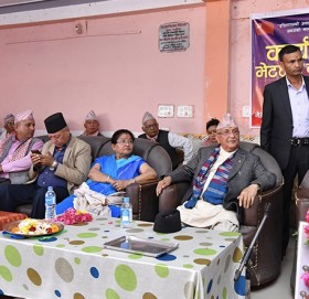 झापामा ओली सहभागी कार्यक्रमस्थल बाहिर झडप, दुई प्रहरी घाइते