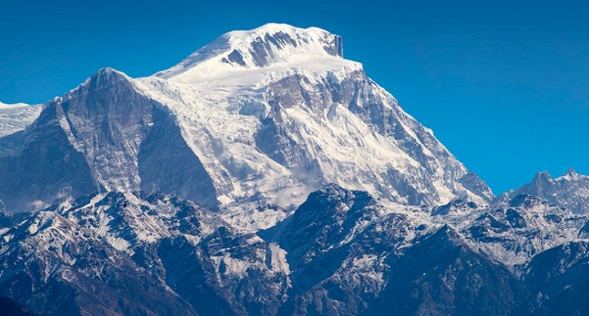 सेनाको  हिमाल सफाइ टोली अन्नपूर्णमा