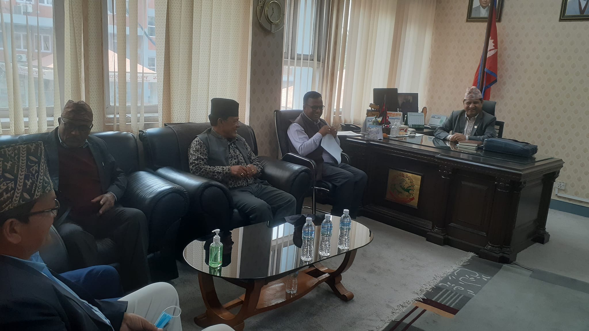 बल्दे सडकको बिषयमा सांसद पाण्डेको टोलीद्धारा अर्थ मन्त्रीको ध्यानाकर्षण