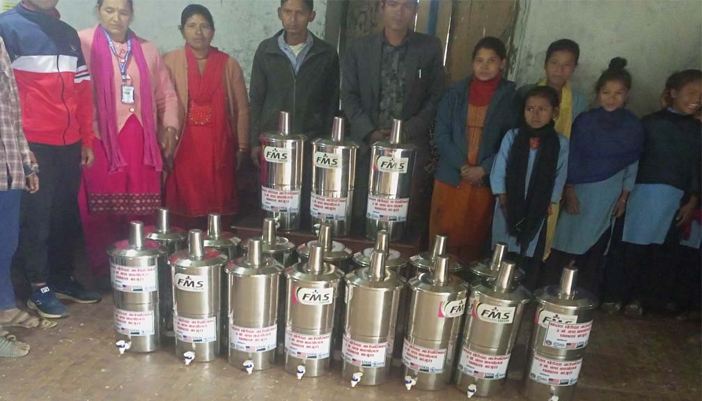 खप्तड छेडेदह गाउँपालिकाका २ बिद्यालयमा फिल्टर बितरण