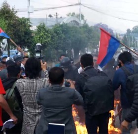 युवा संघद्वारा प्रधानमन्त्रीको पुत्ला दहन