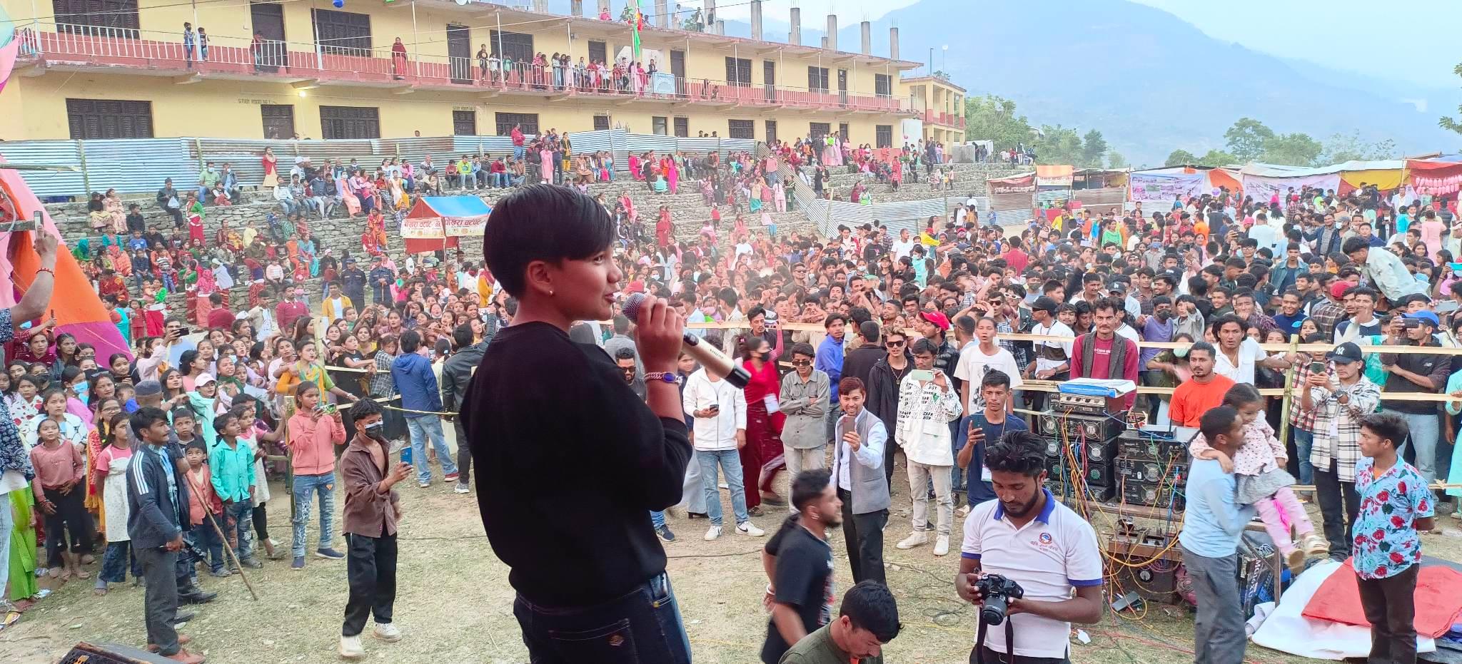 बाल गायक सुप्रिम मल्लले तताए बार्जु महोत्सव