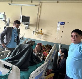 आर्थिक अभाव हुँदा अस्पतालकाे शैयामा छटपटाउँदै मार्तडीका प्रकाश विक