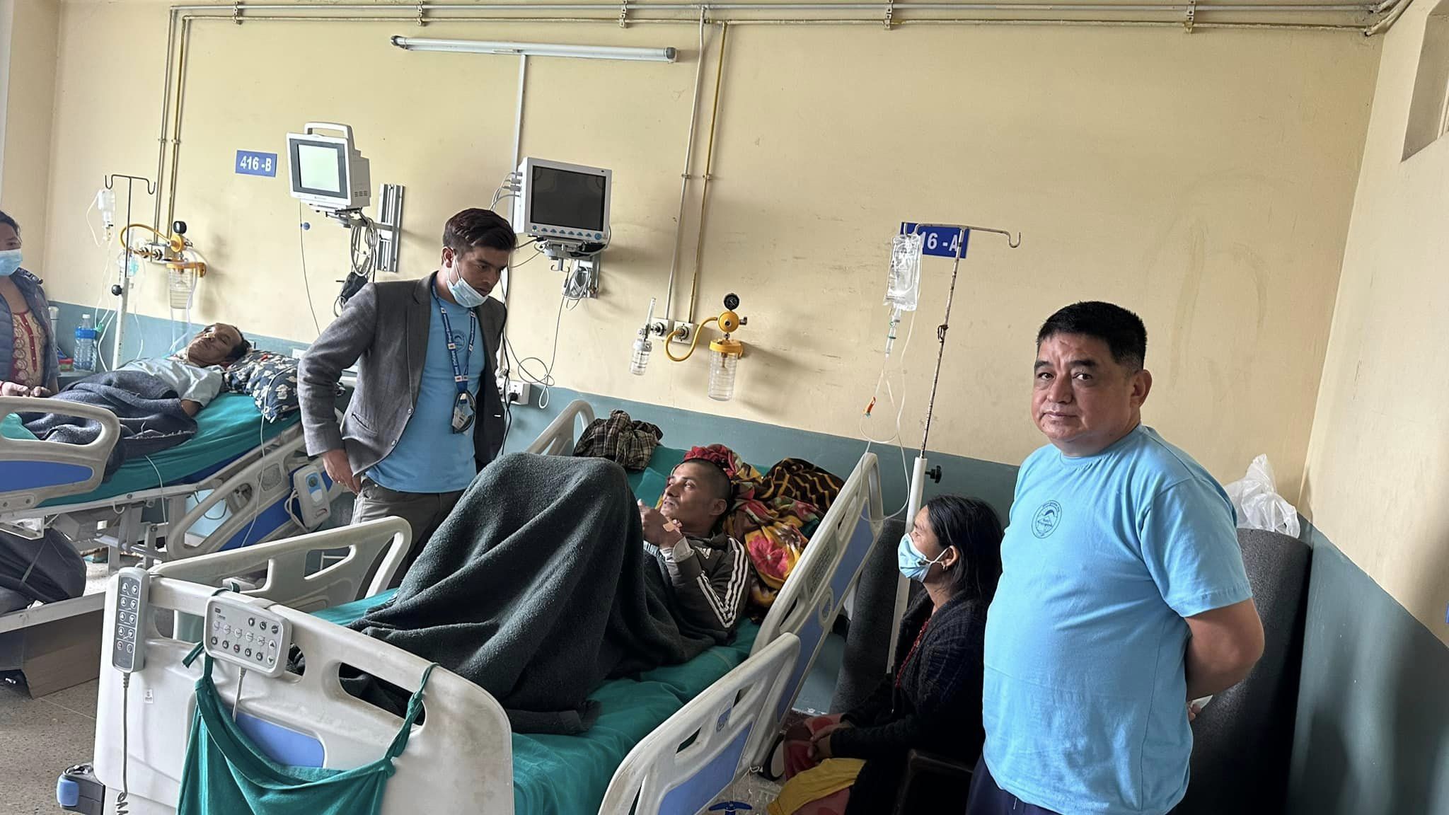 आर्थिक अभाव हुँदा अस्पतालकाे शैयामा छटपटाउँदै मार्तडीका प्रकाश विक