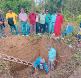 काँग्रेस प्रदेश सभापति बलायरले वनमा गरे पार्टी कार्यालयको शिलान्यास