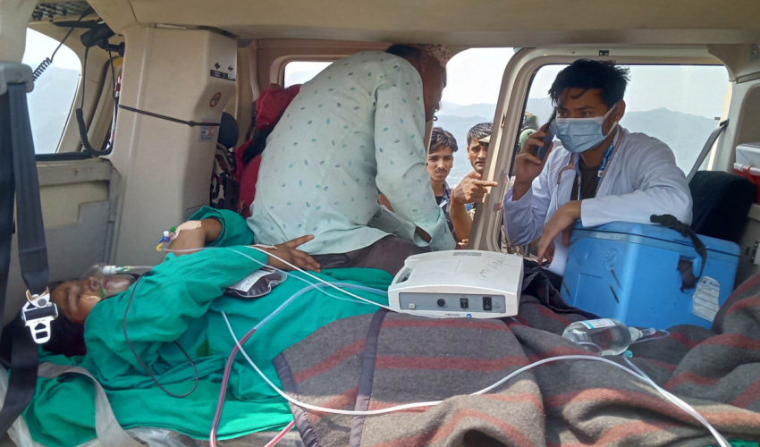 बैतडीबाट एक सुत्केरी महिलाको हवाई उद्धार