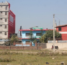 अत्तरियामा गरिबलाई थिचोमिचो, जमिनदारका महल जङ्गलभित्र