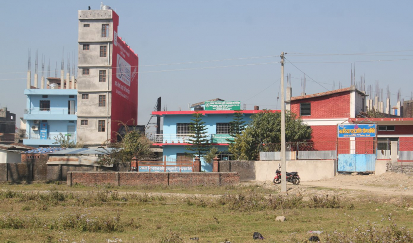 अत्तरियामा गरिबलाई थिचोमिचो, जमिनदारका महल जङ्गलभित्र