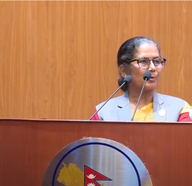 अर्थमन्त्रीलाई कांग्रेस सांसदको सुझाव : ५ सय र १ हजारको नोटमा प्रतिबन्ध लगाउनुस्
