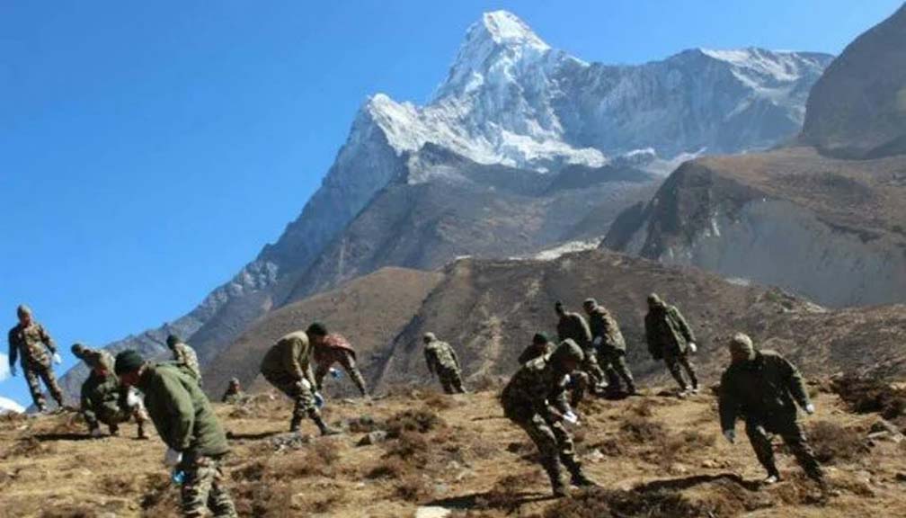 सेनाको हिमाल सरसफाइ अभियान : अन्नपूर्णबाट तीन हजार किलो फोहर सङ्कलन