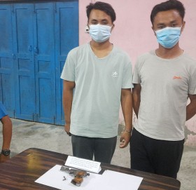 अत्याधुनिक पेस्तोलसहित दुई जना पक्राउ