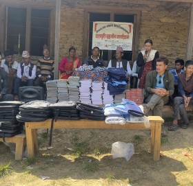 दुधिर आधरभुत्त बिद्यालयका ६० जना वालवालिकालाई स्कुल ड्रेस र शैक्षिक सामाग्रि सहयोग