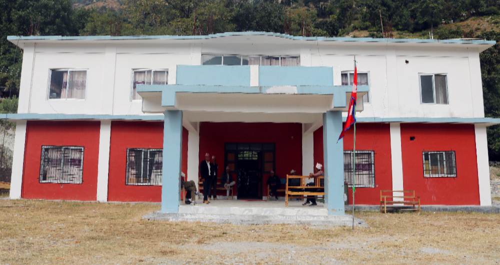 पाँच महिनादेखि तलब कुर्दै बझाङ जयपृथ्वी नगरपालिकाका कर्मचारी