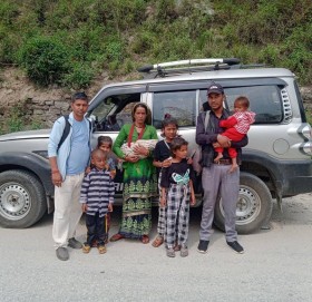 आमाको मृत्युपछि अलपत्र बाजुराका ६ भाइबहिनीको उद्धार हुदै