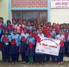 किशोरीलाई सेनेटरी प्याड बनाउने तालिम