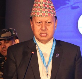 आपतकालीन उपचारका लागि तयारी अवस्थामा रहन स्वास्थ्यकर्मीलाई स्वास्थ्यमन्त्री बस्नेतको निर्देशन