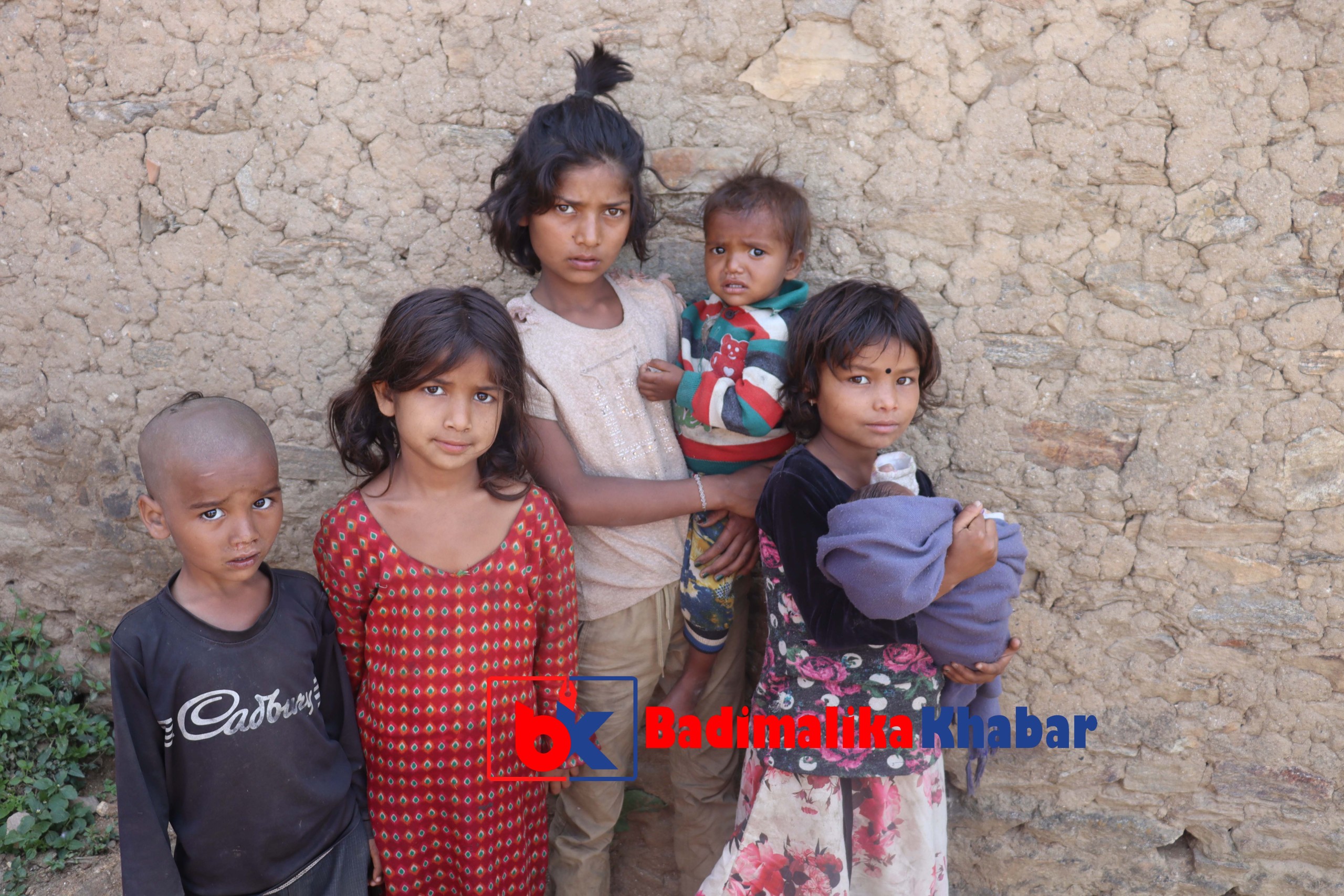 आमाको मृत्युपछि एक शिशु सहित ६ भाइबहिनी अलपत्र (भिडियाे सहित)