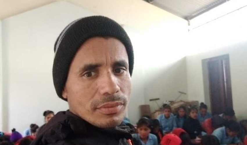 डोटीका एक शिक्षक धनगढीबाट सम्पर्क विहीन