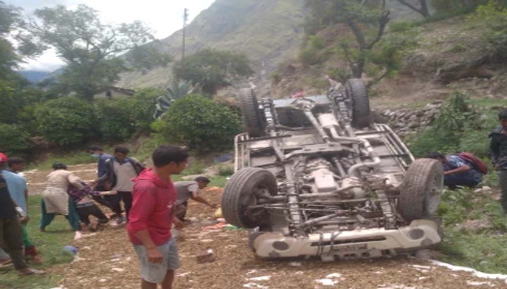 बाजुराकाे कोल्टीबाट धुलाचौर जाँदै गरेको जीप दुर्घटना हुँदा ७ जना घाइते