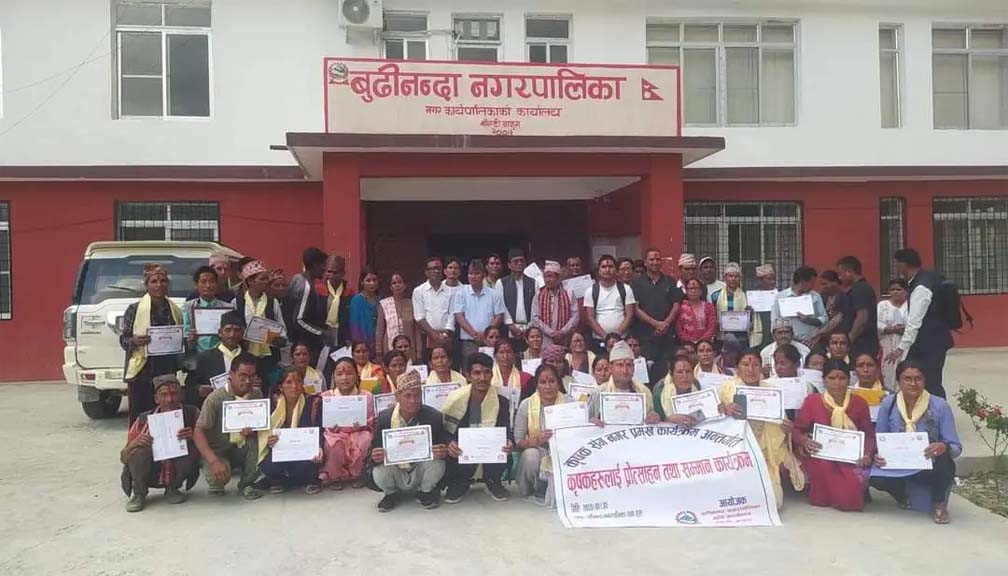 कृषकसंग नगरप्रमुख कार्यक्रम अन्तरगत बुढीनन्दाका ९५ जना कृषकहरूलाई सम्मान