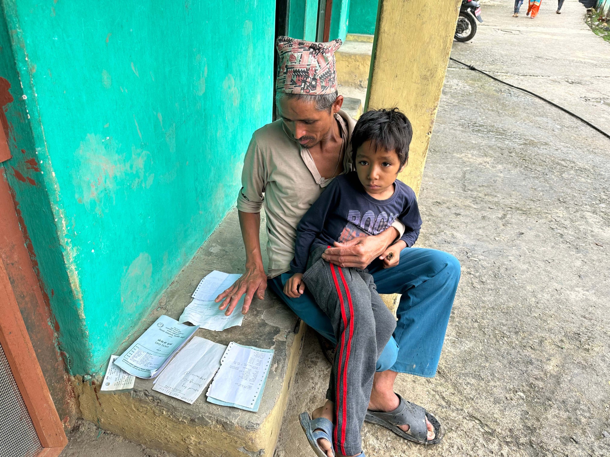 आर्थीक अभाबमा बडीमालीका ९ का ६ बर्षिय बालक २ बर्षदेखी अलपत्र