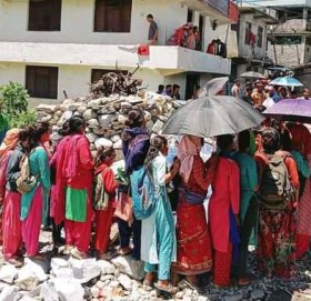 बझाङमा नुन लिन घण्टौसम्म लाइनमा बस्नुपर्ने बाध्यता