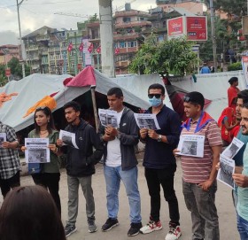 बाजुराका समस्याबारे काठमाडौका सडकमा ओर्लिए बाजुरेलि युवा