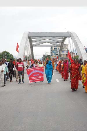 मिटरब्याज पीडितले मागे गृहमन्त्री श्रेष्ठको राजीनामा