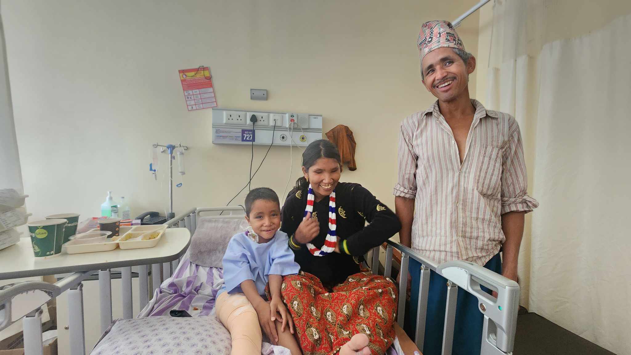 आर्थीक अभाबमा अलपत्र ६ बर्षिय बालकको काठमाडौमा उपचार हुदै