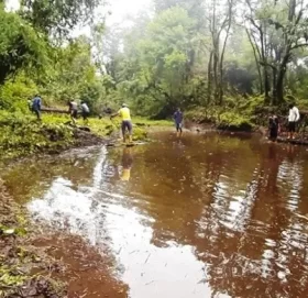 चितवनमा वन्यजन्तुका लागि सामुदायिक वनमा पोखरी निर्माण