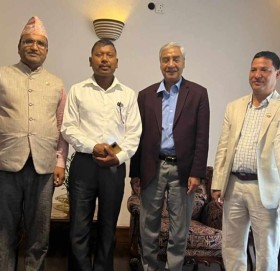 देउवालाई सुदूरपश्चिमका सांसदको चेतावनी : संशोधन नभए बजेट पारित हुन दिन्नौं