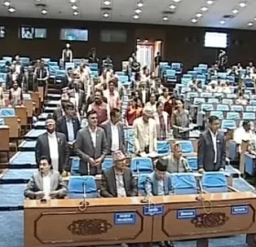 गृहमन्त्रीको राजीनामा माग्दै एमालेले गर्‍यो सदन अवरोध