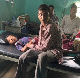 ९ बर्षिय बिरामी छोरि बचाउनका लागि हारगुहार गर्दै राम