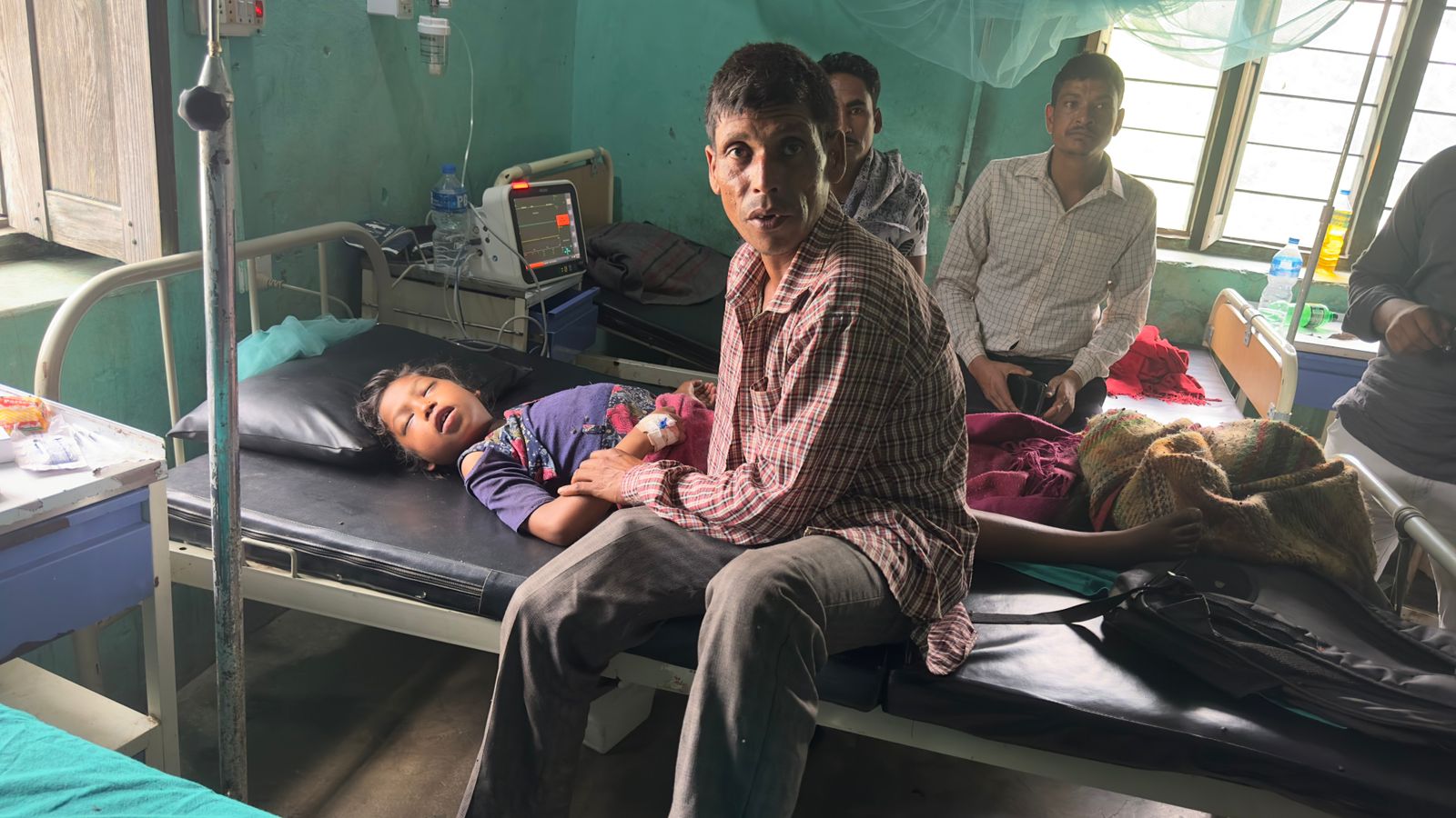 ९ बर्षिय बिरामी छोरि बचाउनका लागि हारगुहार गर्दै राम