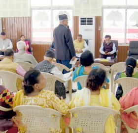 कांग्रेस बैठकमा बालकृष्ण खाँणको बचाउ