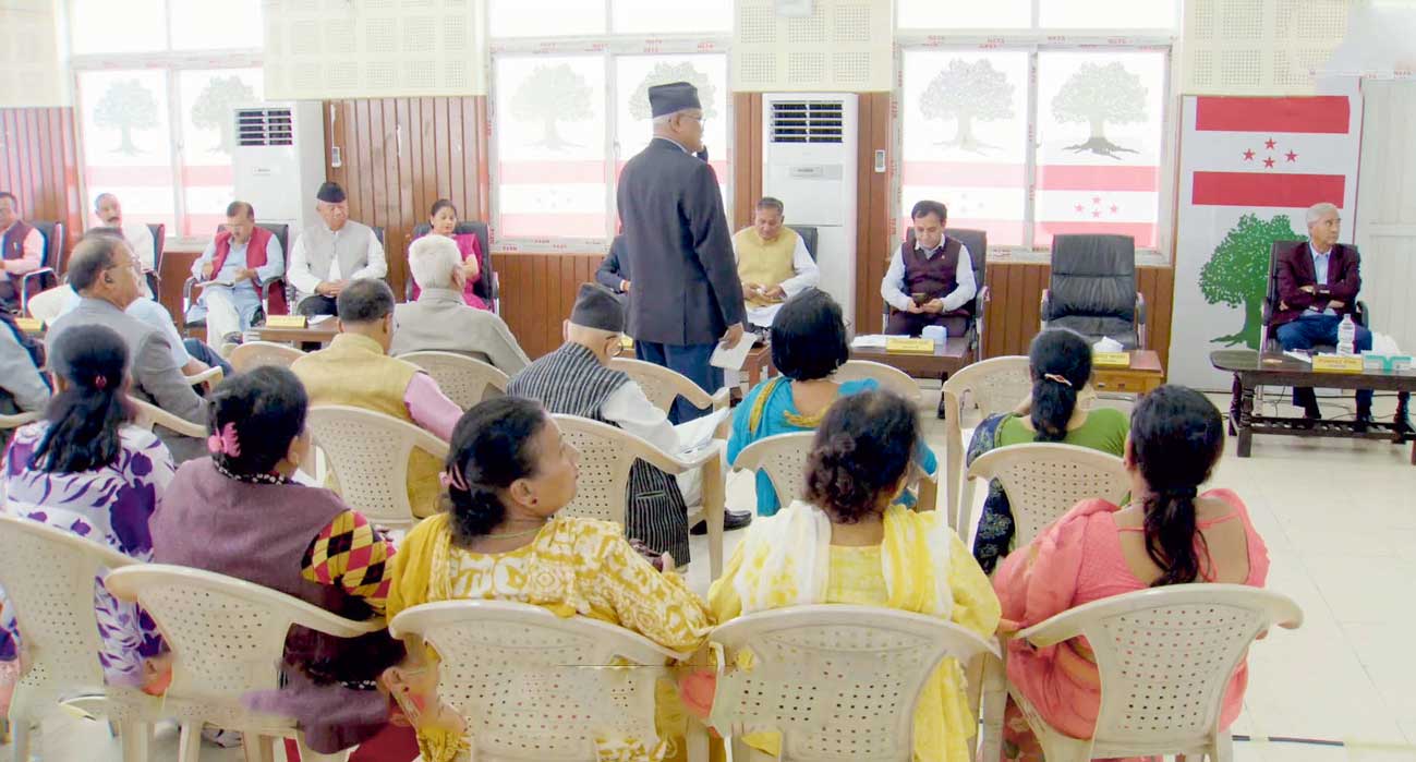 कांग्रेस बैठकमा बालकृष्ण खाँणको बचाउ