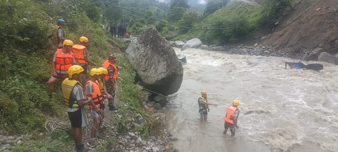 अनाई खोलामा ट्याक्टर बगाउदा चालक बेपत्ता