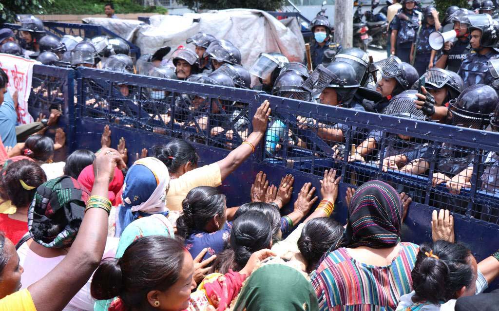 बानेश्वरबाट १७ जना लघुवित्त पीडित पक्राउ