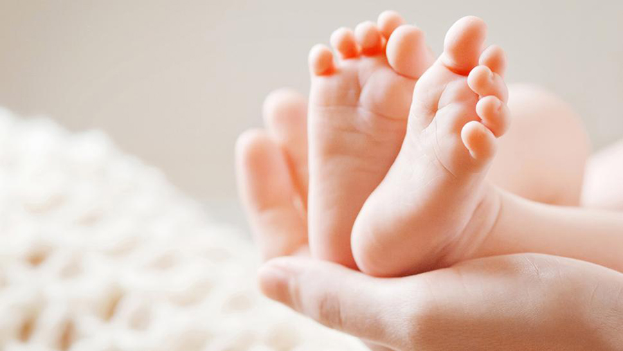 आइफोन किन्न आमा–बाबुले बेचे ८ महिनाको बच्चा