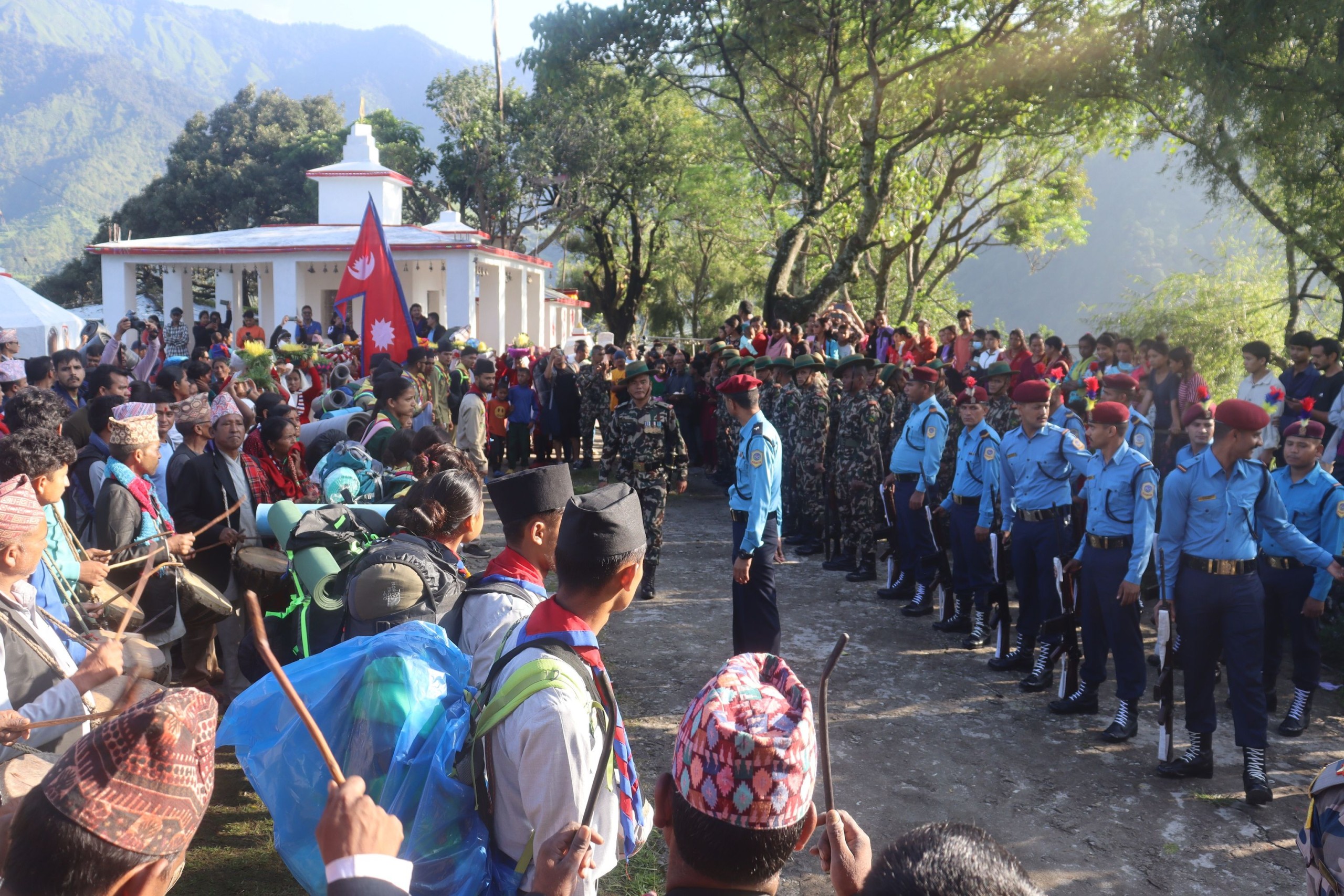 बाजुराबाट सरकारी पूजा सामाग्रीसहितको टोली बडिमालिका प्रस्थान