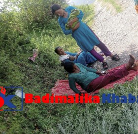 बाजुराकी उज्जलीले बाटोमै छोरीको जन्म दिइन्