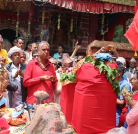 डोटीबाट पेटारोसहितको सरकारी टोली बडीमालिका प्रस्थान