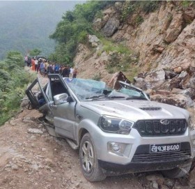 पहिरोले जीप पुरिंदा पाल्पामा ३ जनाको घटनास्थलमै मृत्यु, ८ जना घाइते