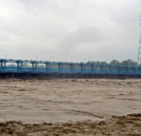 बनबासा पुलमा सवारी आवमगनमा रोक