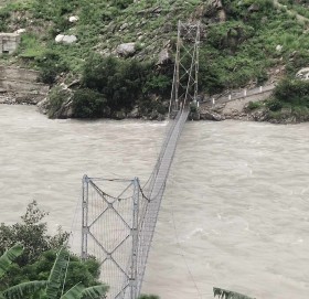 कर्णाली नदि किनारका बस्ति र झोलुंगे पुल उच्च जोखिम